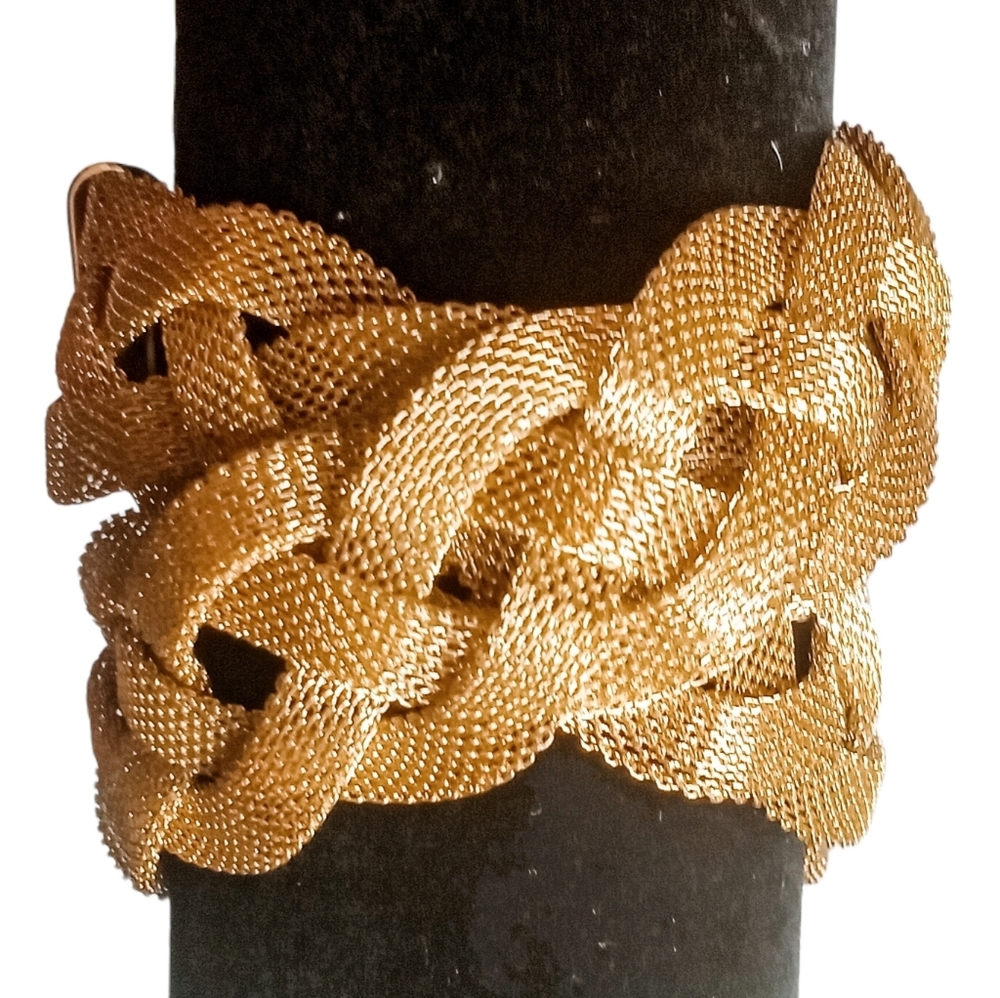 EUC 💞 Gold metallic link bracelet